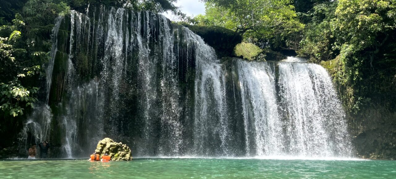 Водопад в Болинао (WaterFall 1)
