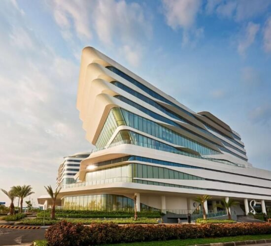 Conrad Manila (Конрад Манила)